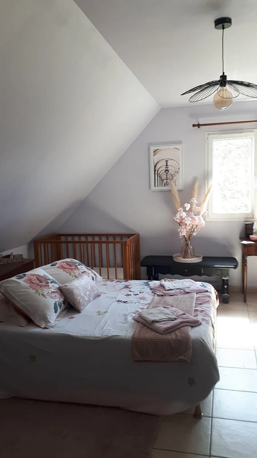 Chambre d’hôtes rose sous les toits à Plouescat, photo 8