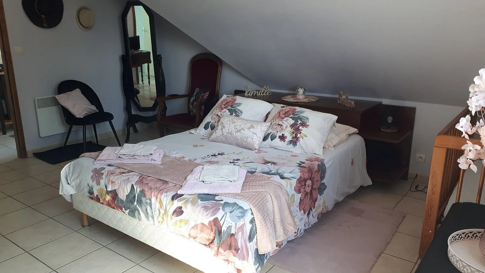 Chambre d’hôtes rose sous les toits à Plouescat, photo 9