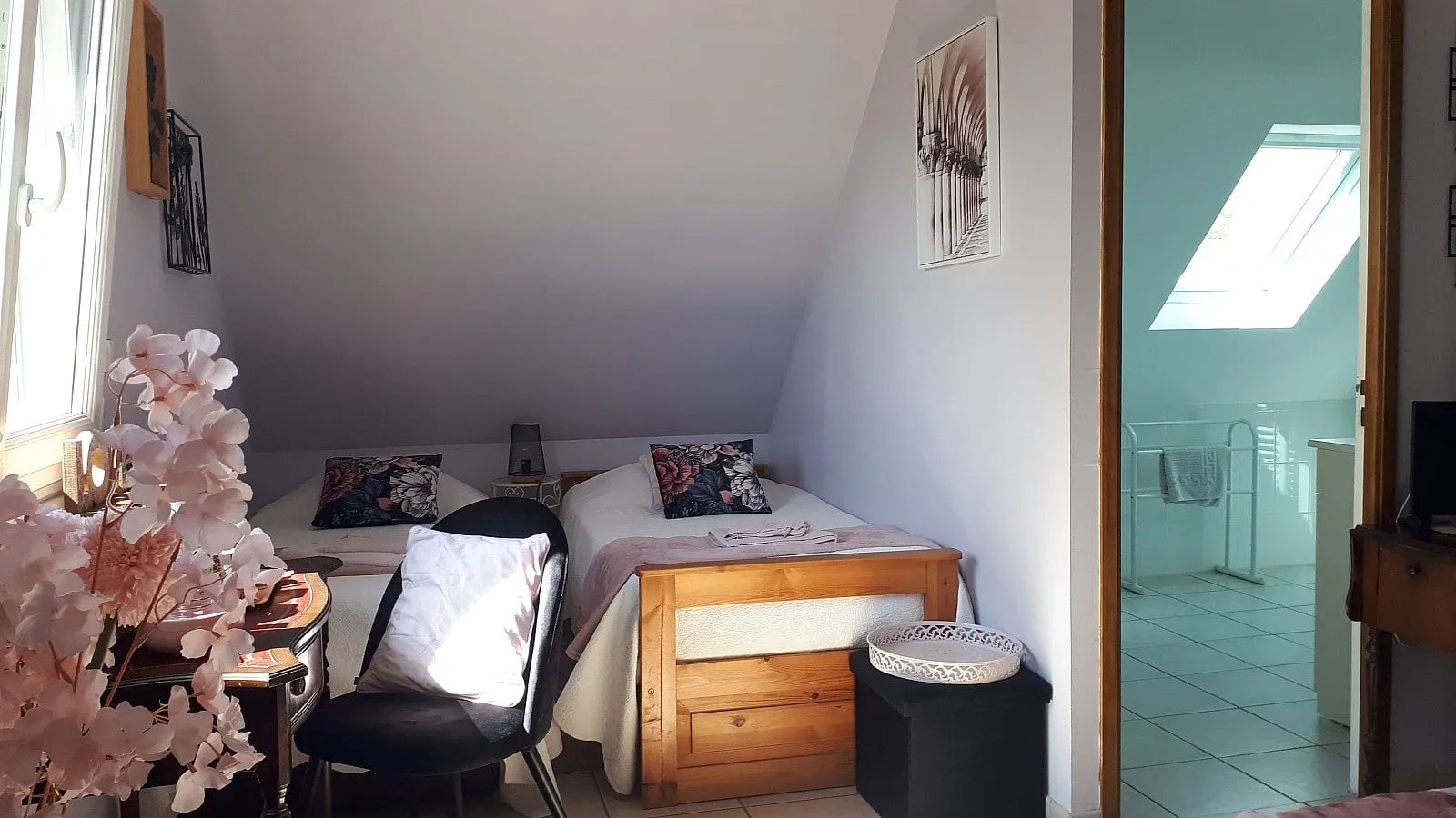 Chambre d’hôtes rose sous les toits à Plouescat, photo 11