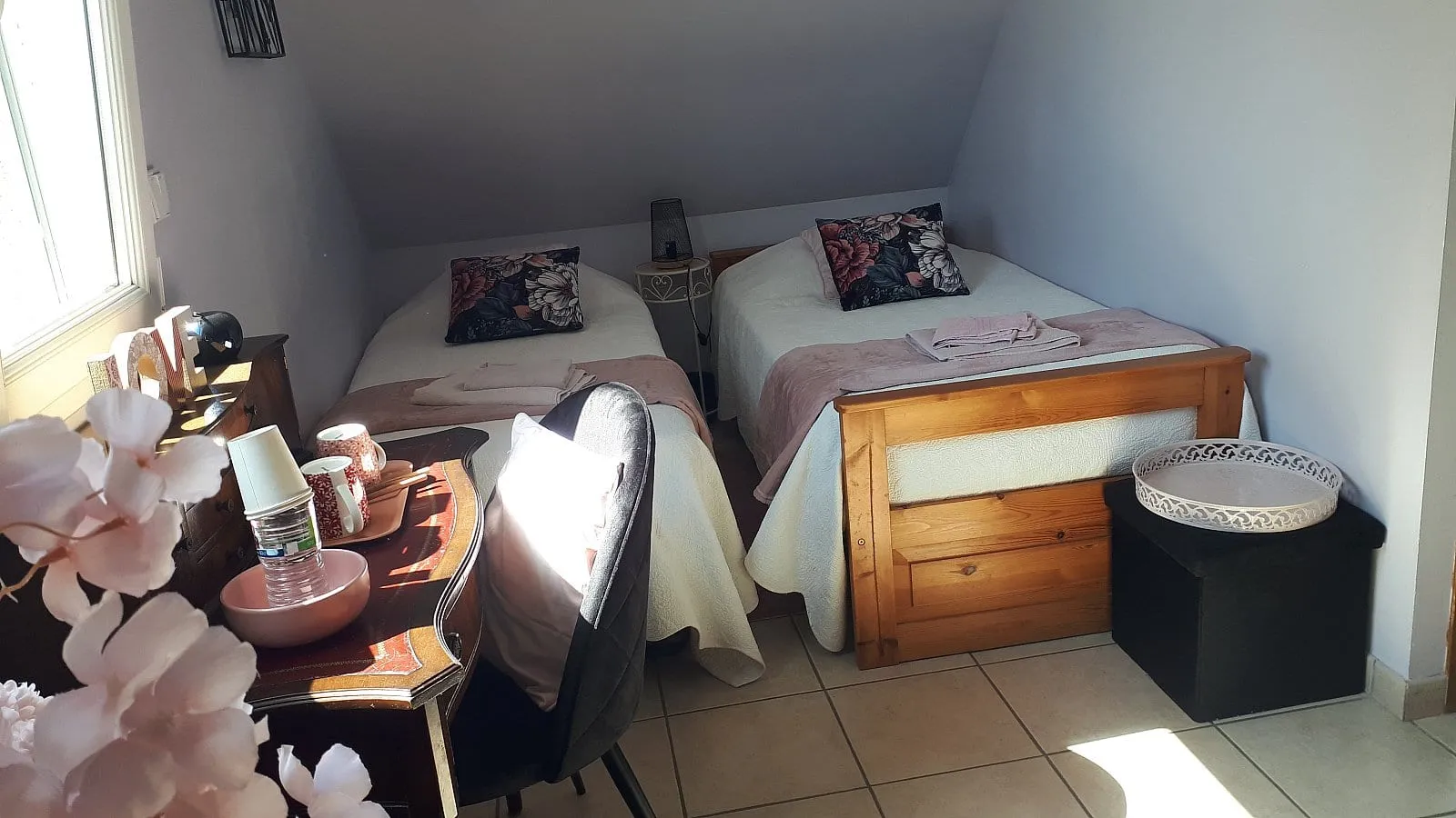 Chambre d’hôtes rose sous les toits à Plouescat, photo 12