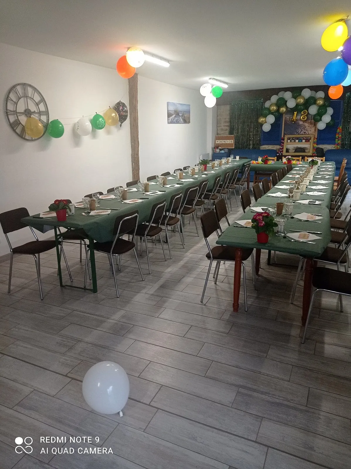 Salle décorée pour un anniversaire