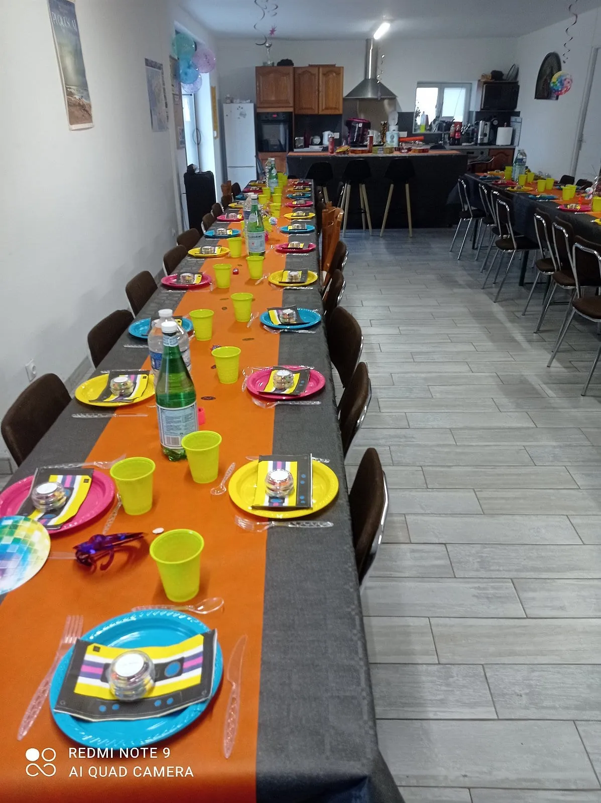 Salle de réception dressée pour un repas de fête à Plouescat, photo 5