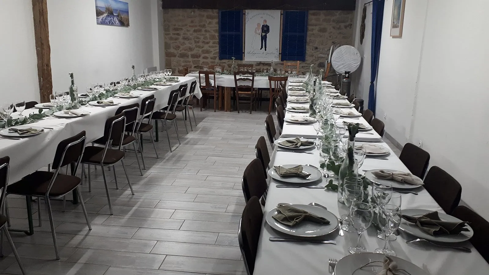 Salle de réception dressée pour un repas de fête à Plouescat, photo 19