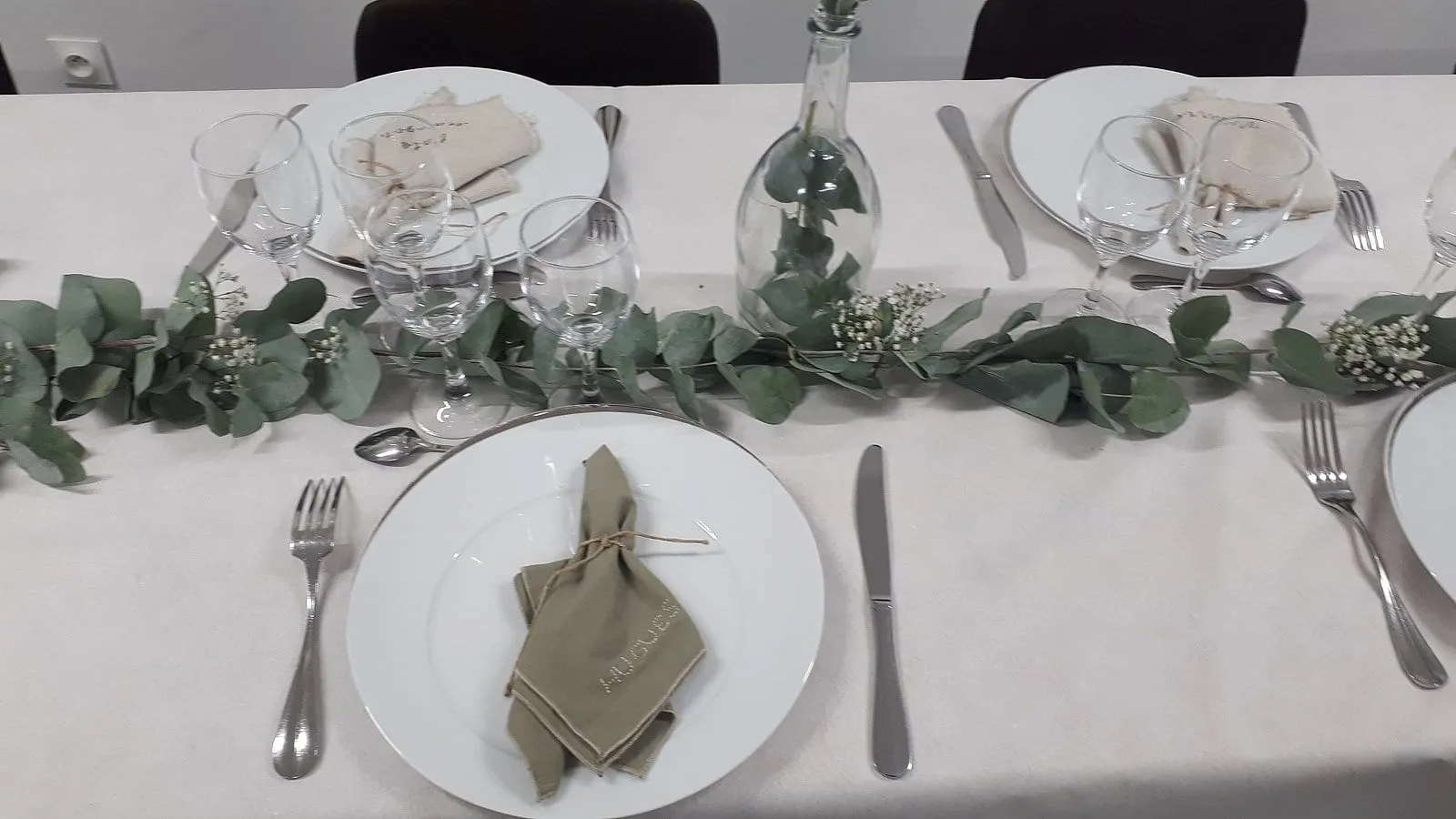 Salle de réception dressée pour un repas de fête à Plouescat, photo 22